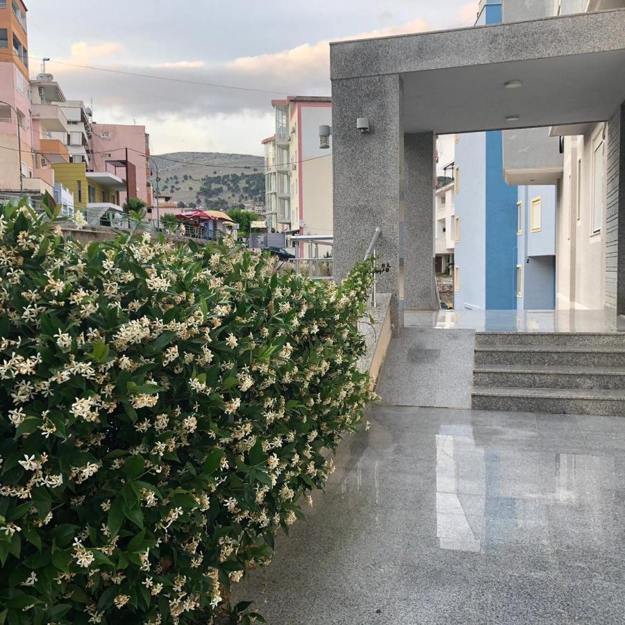 Mary'S Apartment Sarande Bagian luar foto